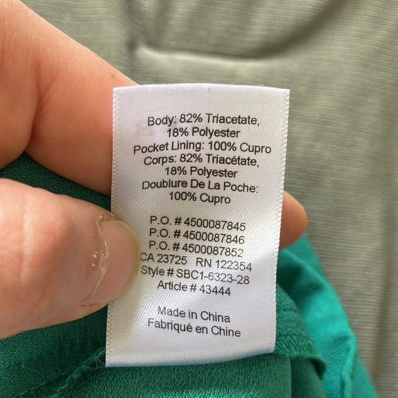 Aritzia Babaton Cohen shorts kelly green size 4 - Picture 5 of 5